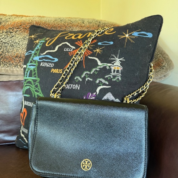 Tory Burch Crossbody or shoulder Bag with Gold Chain. - Picture 2 of 8